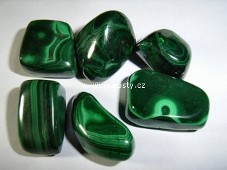 malachit, tromlovaný