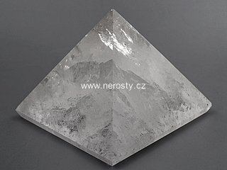 křišťál, pyramida