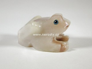 žába, kalcit