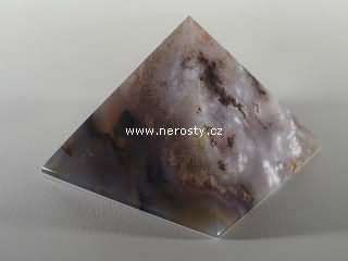 achát, pyramida