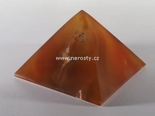 achát, pyramida