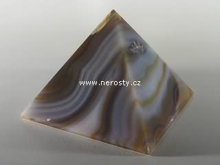 achát, pyramida