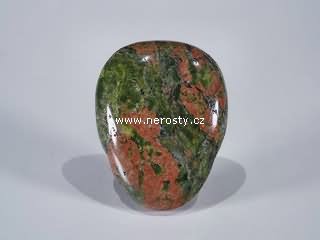 unakit, vrtaný kámen