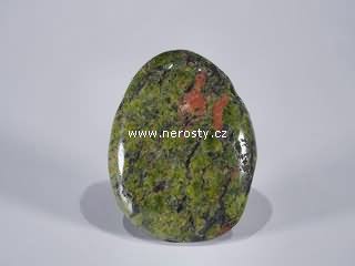 unakit, vrtaný kámen