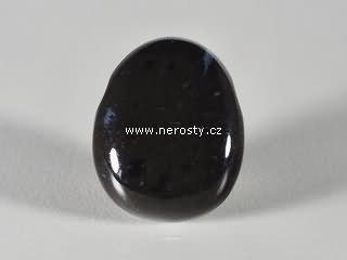 jaspis, vrtaný kámen