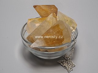 železitý křemen, kyvadlo