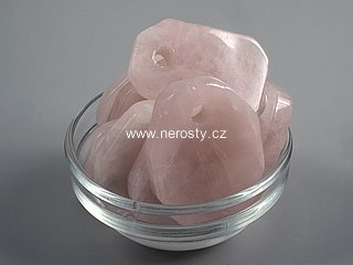 růženín, vrtaný kámen