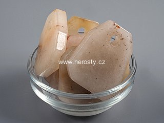 železitý křemen, vrtaný kámen