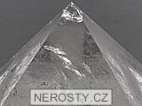 křišťál, pyramida